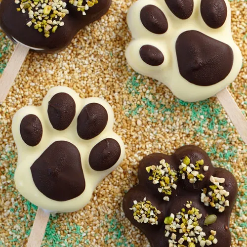 Paw-shaped gelato bars with pistachio pieces